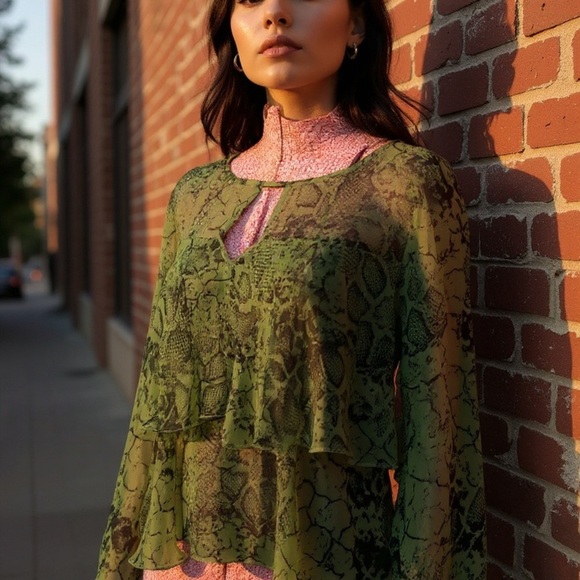 Jennifer Lopez Snakeskin Blouse - Picture 11 of 11